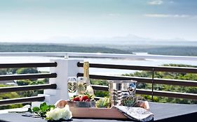 Aguia-Vista Couples Haven, Views, Pool, Beach Walk